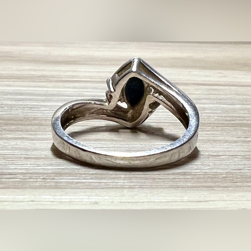 Vintage Designer Hallmarked Sterling Silver Sapphire & Diamond Ring, Size 7 - Picture 3 of 10